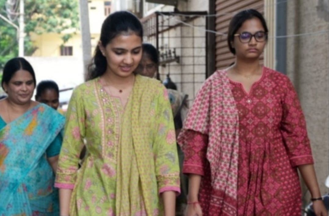 హైదరాబాద్ ORRపై ఘోర ప్రమాదం.. మాజీ ఎమ్మెల్యే కుమార్తె పరిస్థితి విషమం!