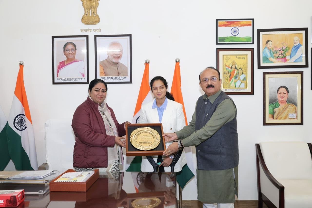 మహిళల వన్డే ప్రపంచ కప్ విన్నర్ కి ఢిల్లీ సర్కార్ గిఫ్ట్