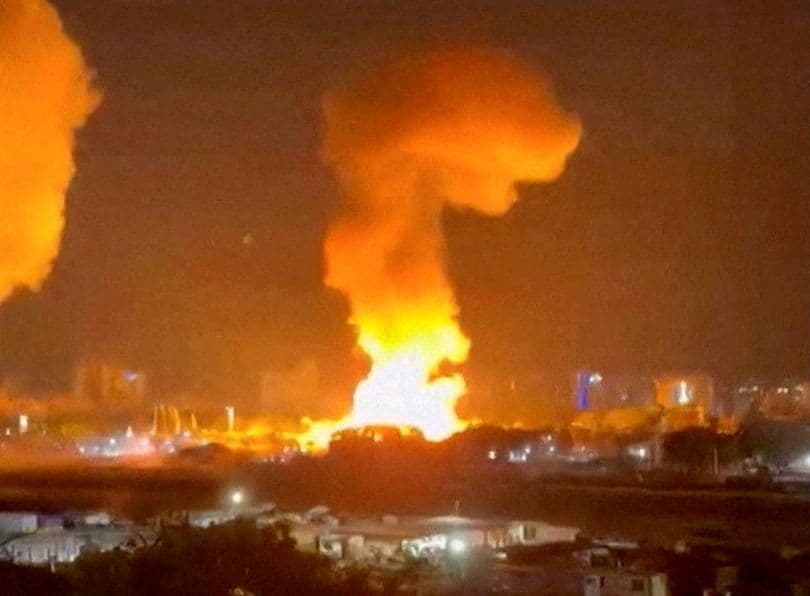 కారకాస్ లో ఉద్రిక్తత… అధ్యక్ష భవనం సమీపంలో కాల్పులు