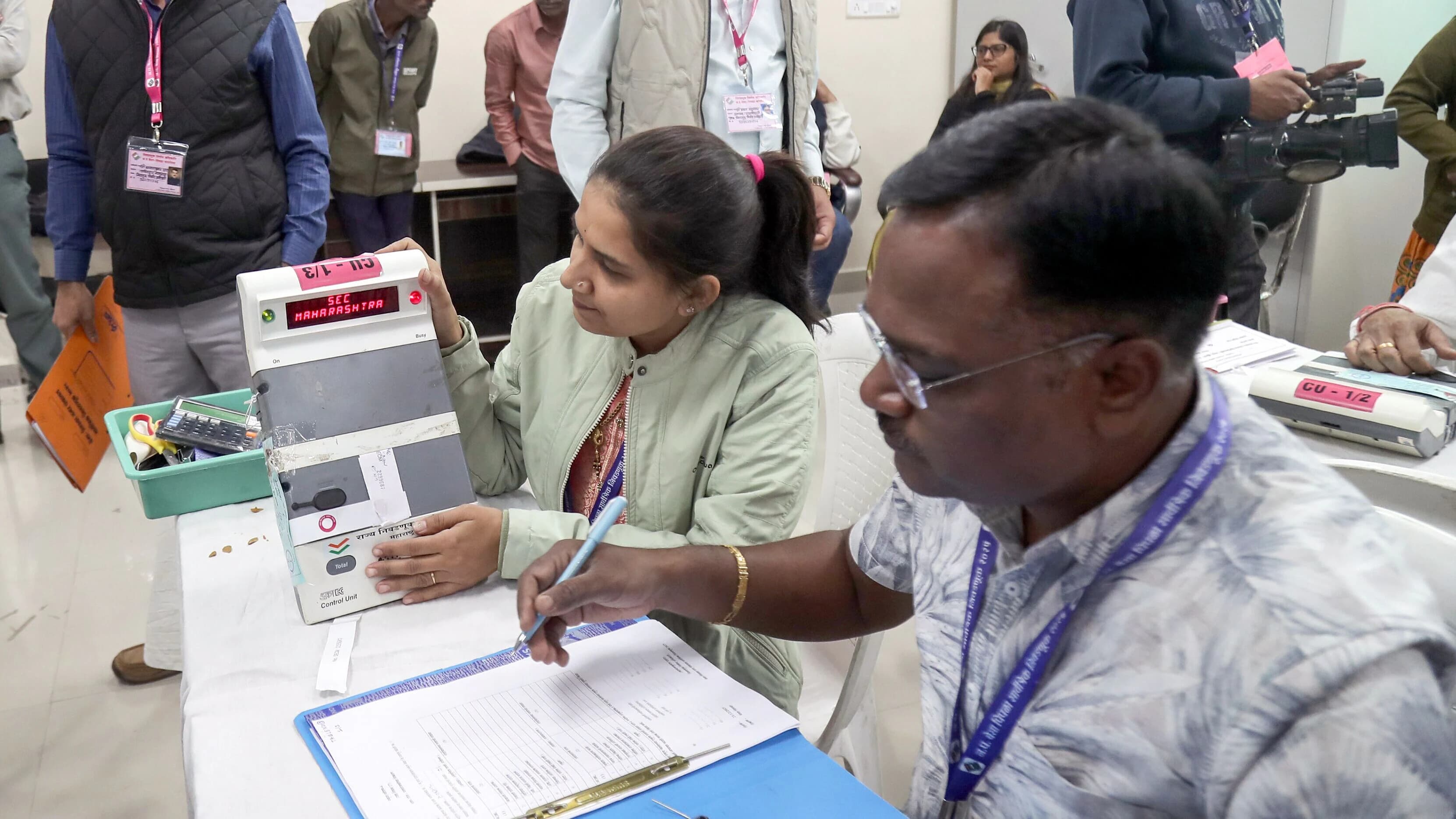 BMC ఎగ్జిట్ పోల్స్: మహాయుతికి స్పష్టమైన ఆధిక్యం