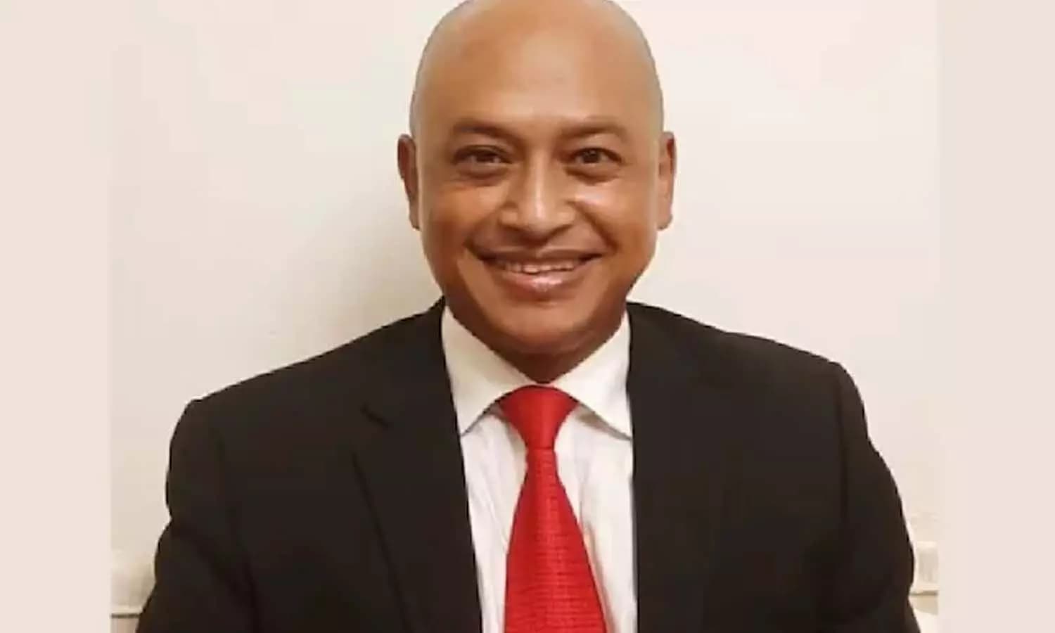 ఫుట్బాల్ ఆడుతూ ఎంపీ మృతి..